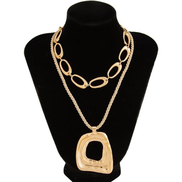 Modern Geometric Hollow Square Pendant Necklace for Women Gold C Fashion Jewelry - Picture 4 of 7